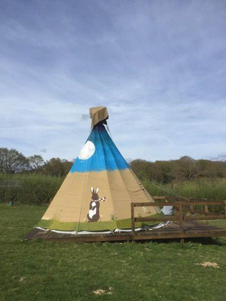 Big Sky Tipi Holidays Wartling 外观 照片
